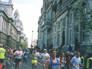 ロンドン市街を走る